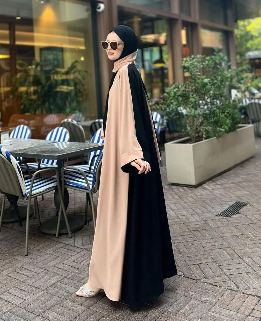 Unique Elegance Abaya With Stoller by wearkurtis.